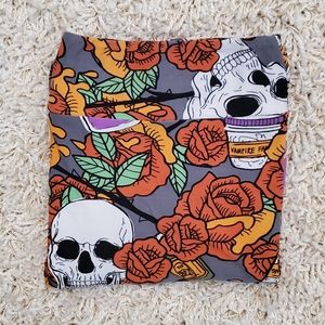 NWOT Rose and skull leggings